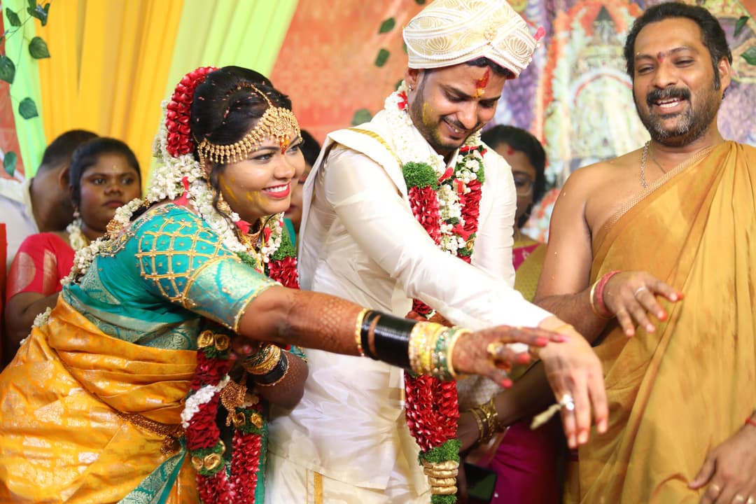 Sarika Weds Manju 27